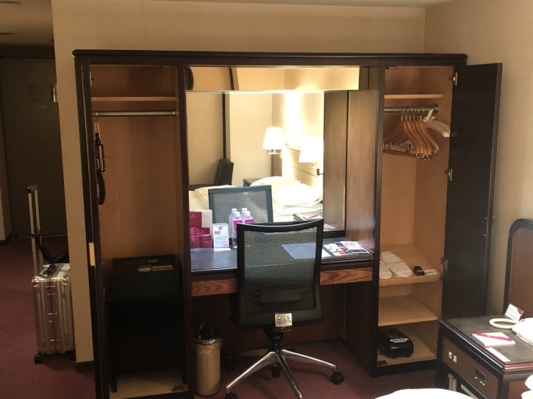 クローゼット外観(開けた状態)