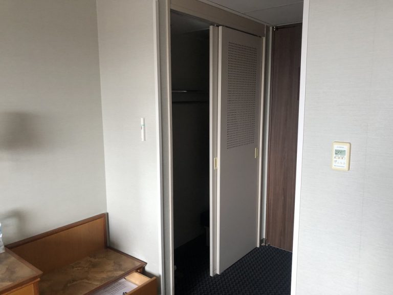 クローゼット外観(開けた状態)