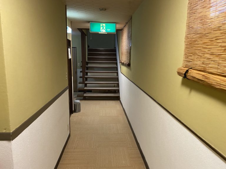 館内階段2