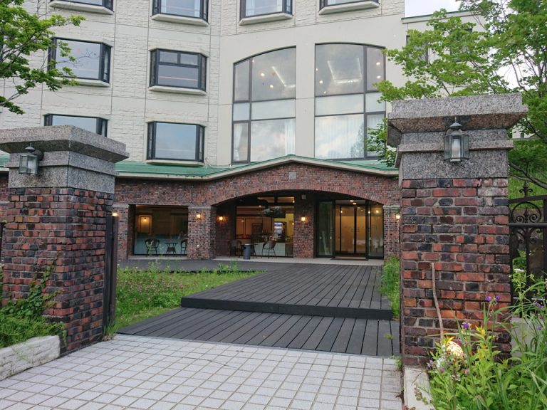 エントランス外観