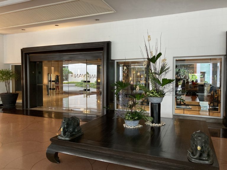 エントランス外観