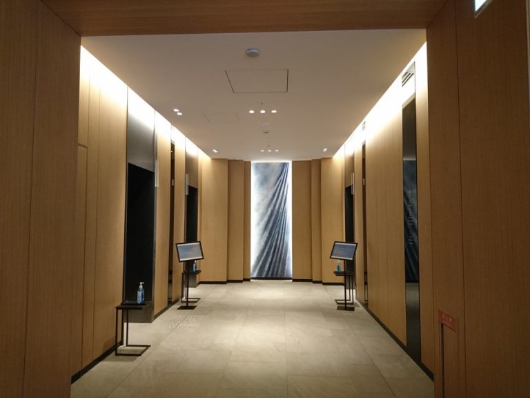 エレベーターホールフロント側