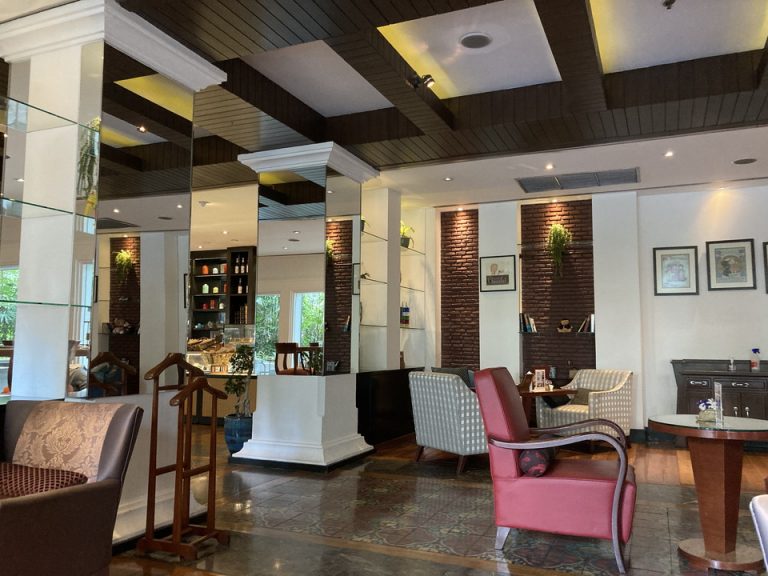 Numero Uno Cafe内観