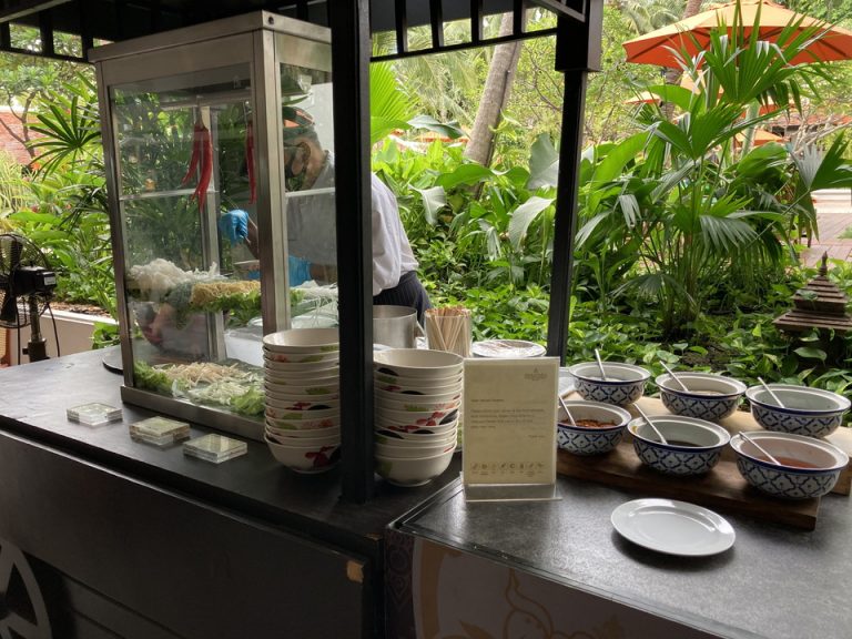 朝食ビュッフェ麺類