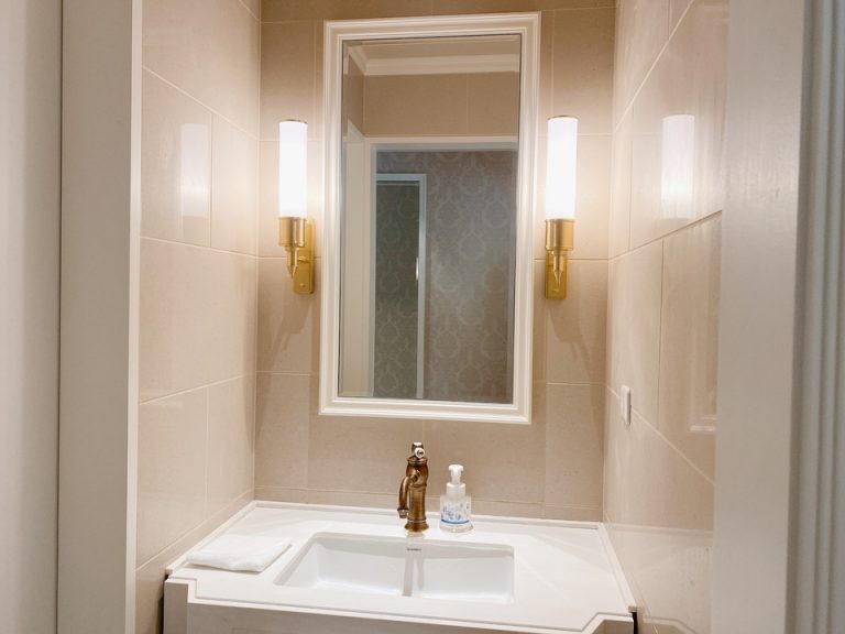 お手洗い側洗面台