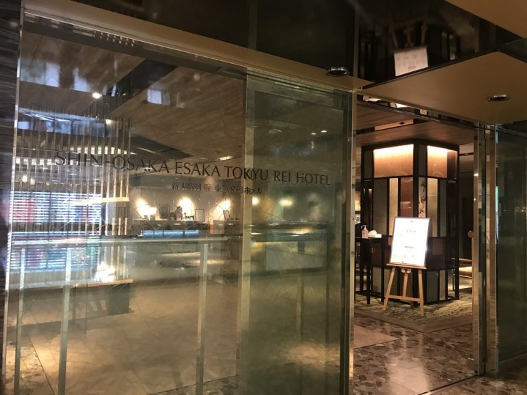 ホテル内入口