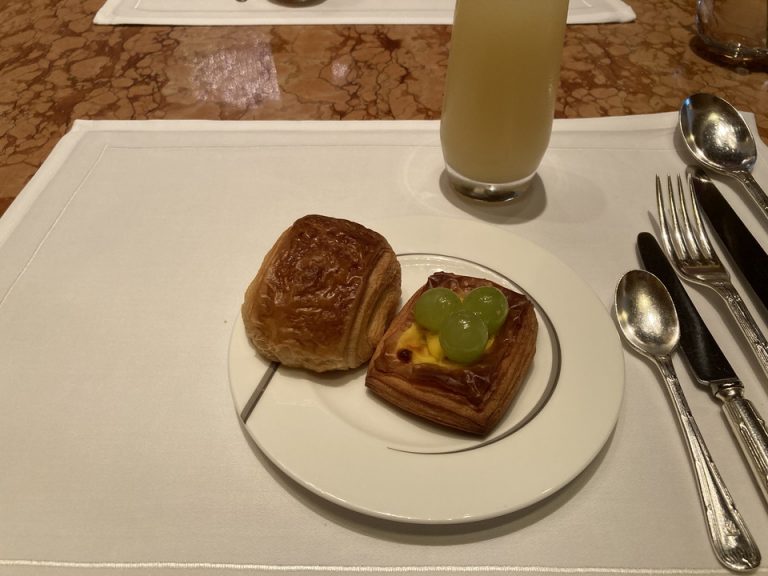 パンが選べました。ぶどうパンと、チョコパンにしました。