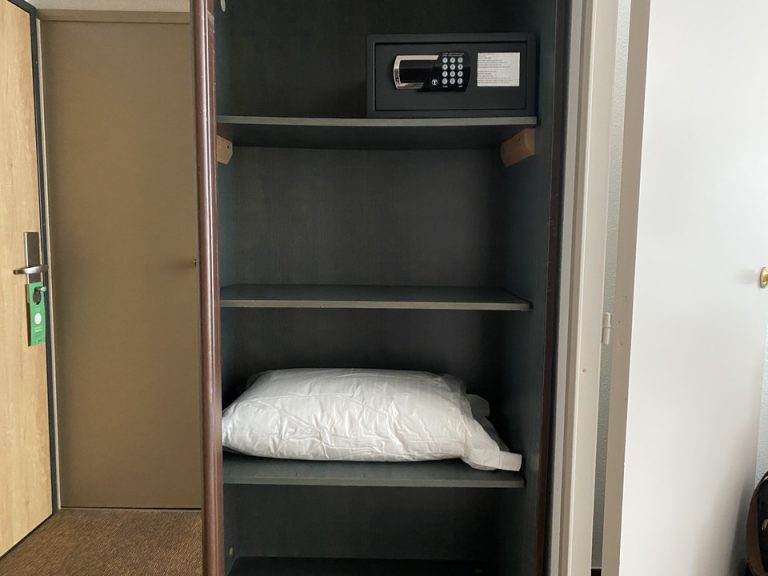 クローゼット内観2