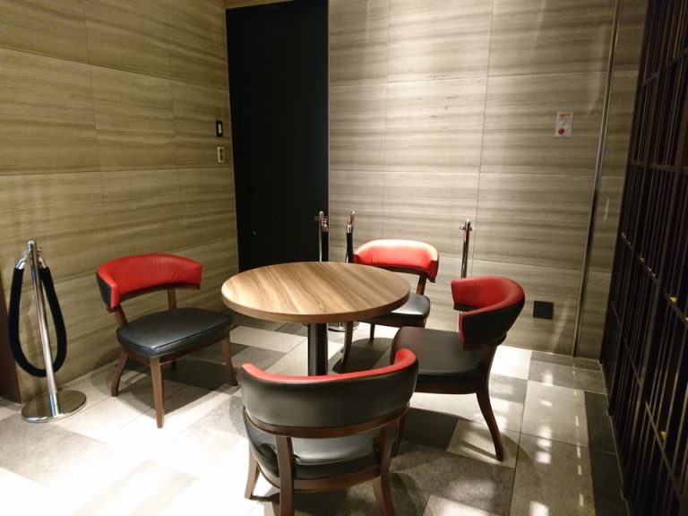 ロビーラウンジ