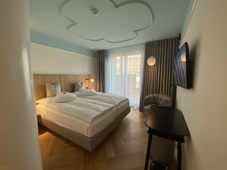 客室全体(窓際方向)2