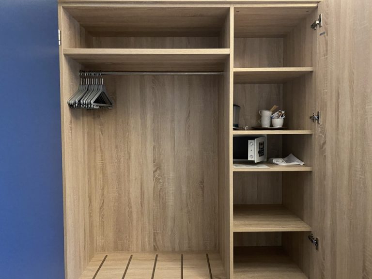 クローゼット外観(開けた状態)1