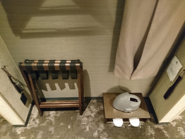 アイロン、バッゲージ台