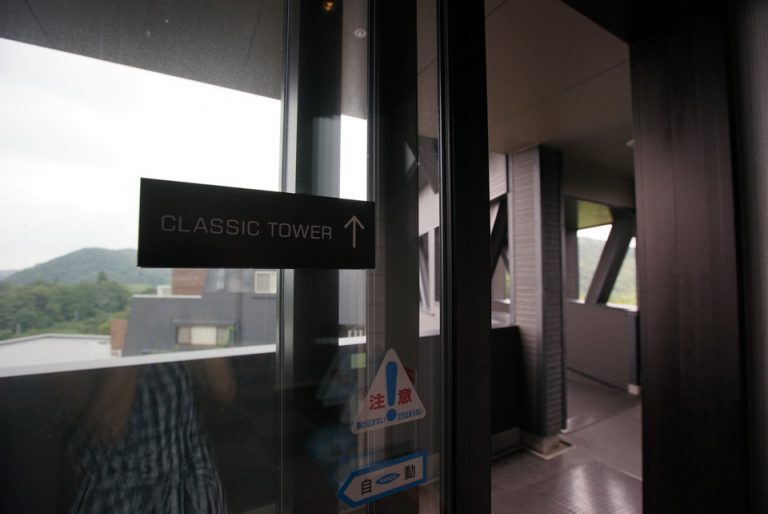 プレステージタワーからクラッシックタワーへの連絡通路(1)