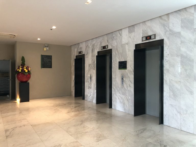 フロント階エレベーターホール(1)