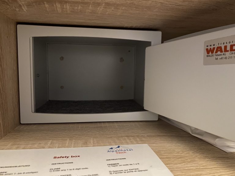 セーフティボックス(開けた状態)