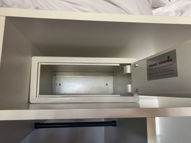 セーフティボックス(開けた状態)