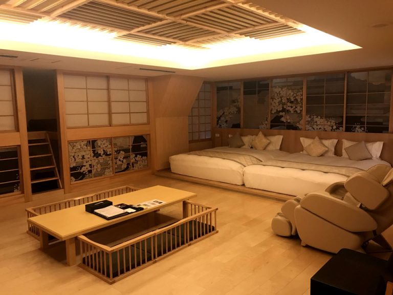 客室全体入口_2