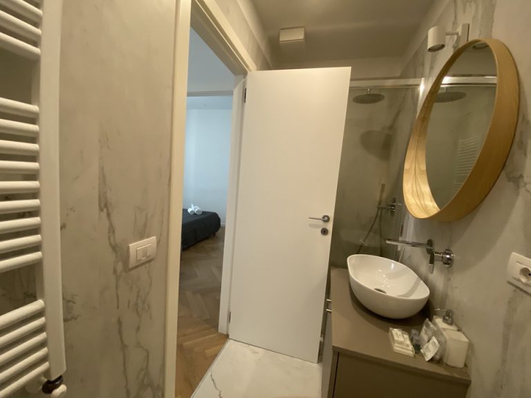 バスルーム内から入口