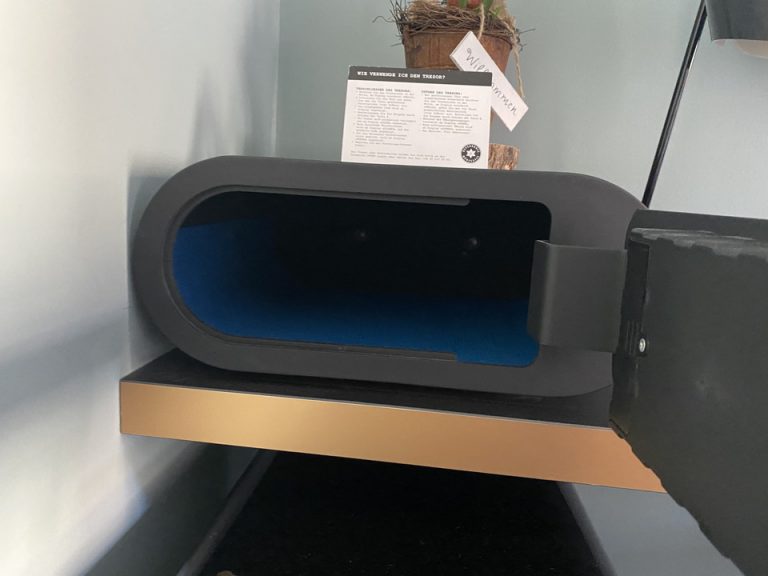 セーフティボックス(開けた状態)1