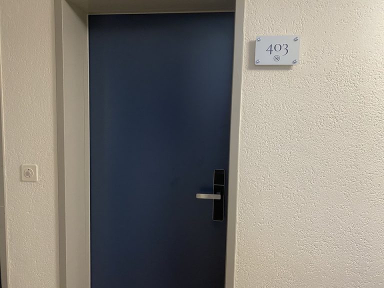 客室入口ドア海岸2