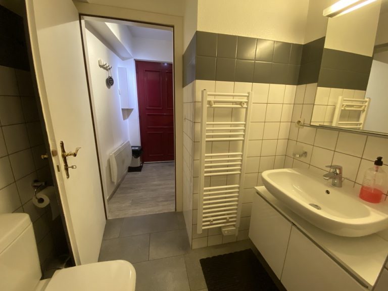 バスルーム内から入口2