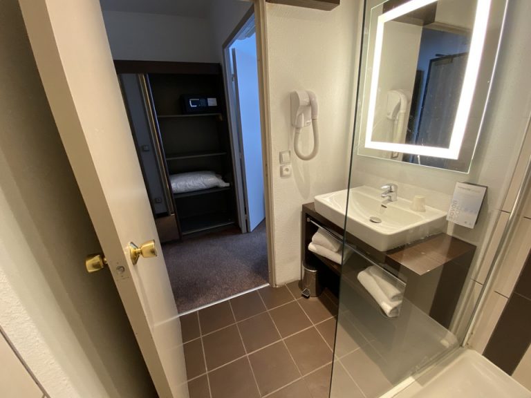 バスルーム内から入口2