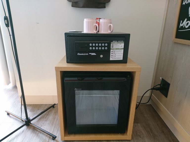 セーフティーボックスと冷蔵庫