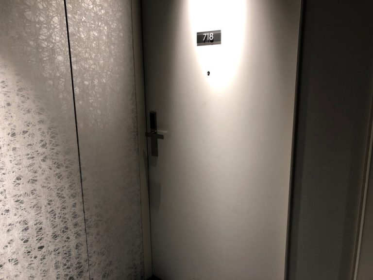 外側からの客室ドア