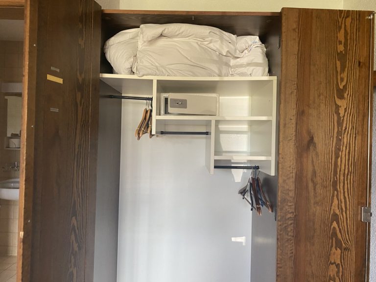 クローゼット(開けた状態)1