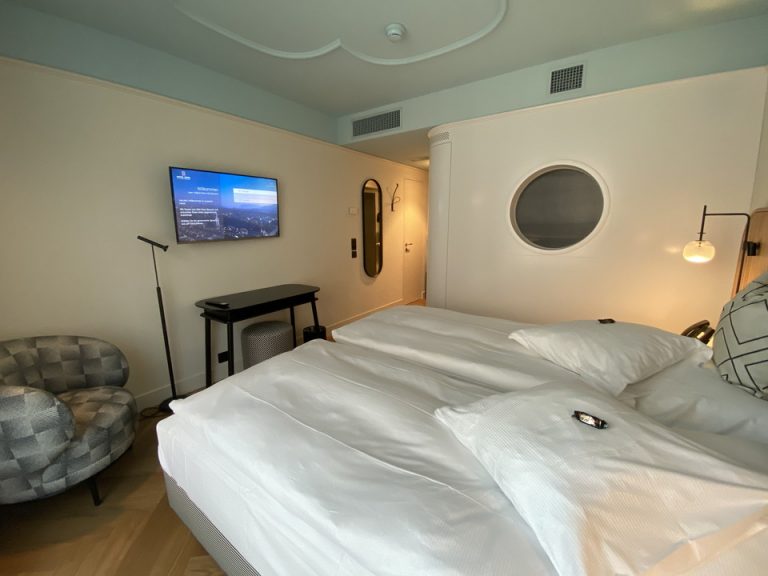 客室全体(入口方向)1