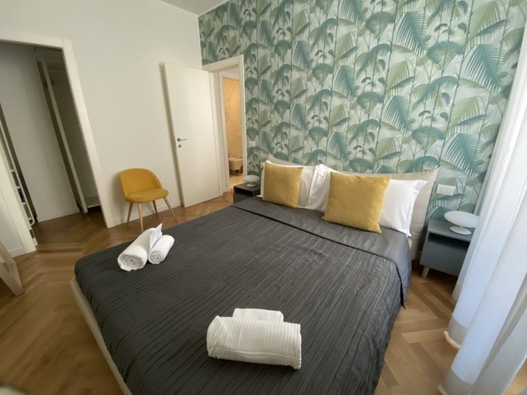 客室全体(入口方向)1