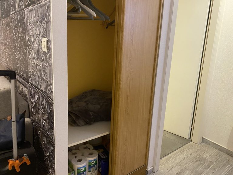 クローゼット(開けた状態)2