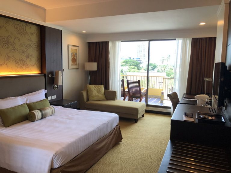 客室全体窓際方面