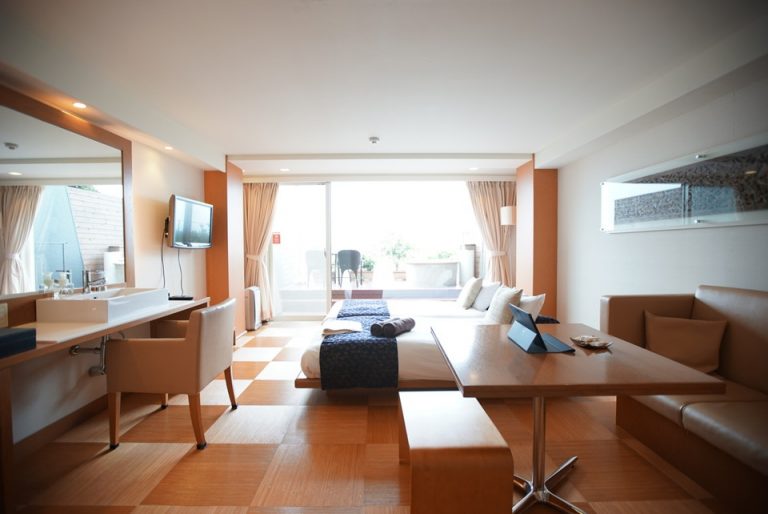 客室窓向きの写真。光がよく入ってきて、とても綺麗です。