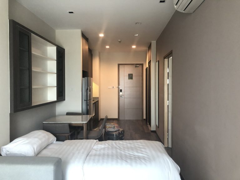 部屋全体(窓側)