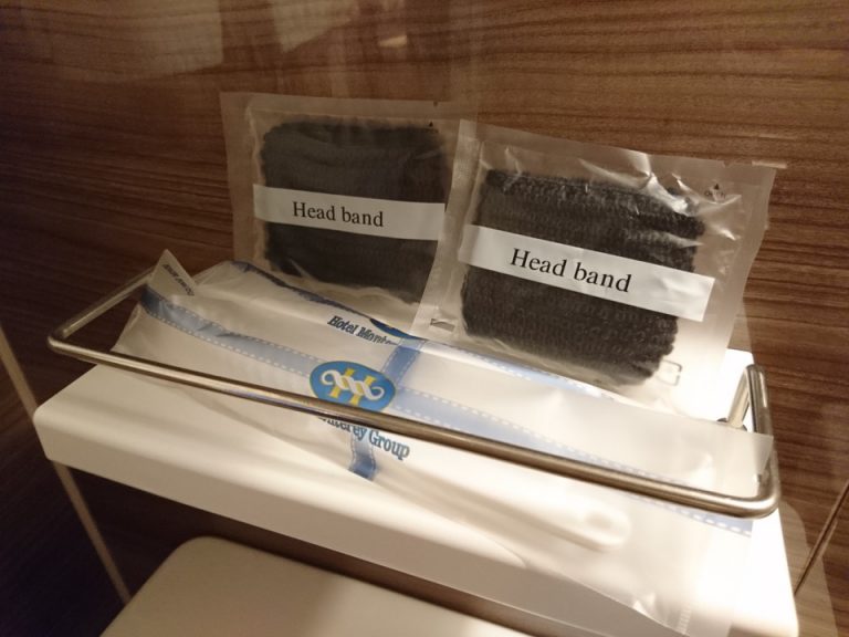 ヘアバンド、ブラシ