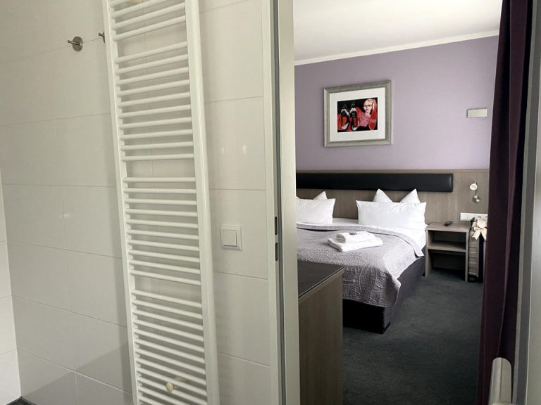 バスルーム内から入口4