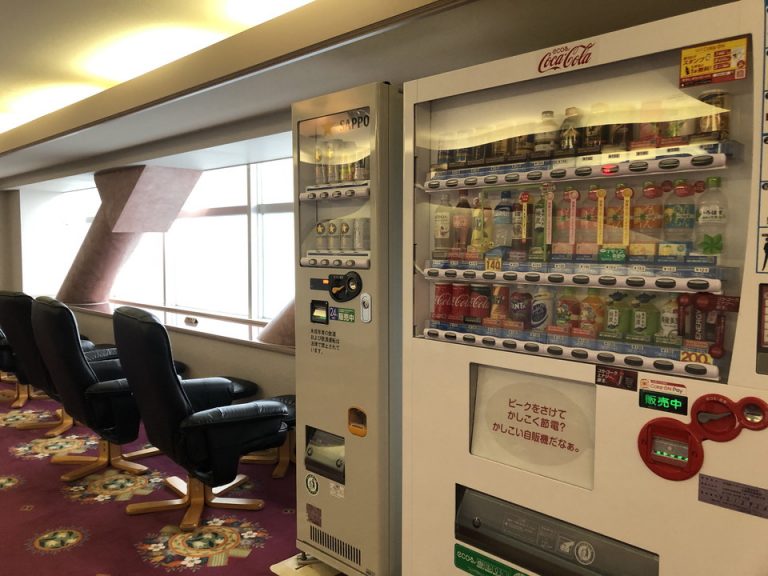 休憩スペース自販機
