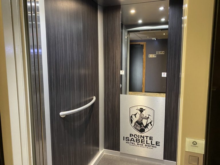 エレベーター内観2