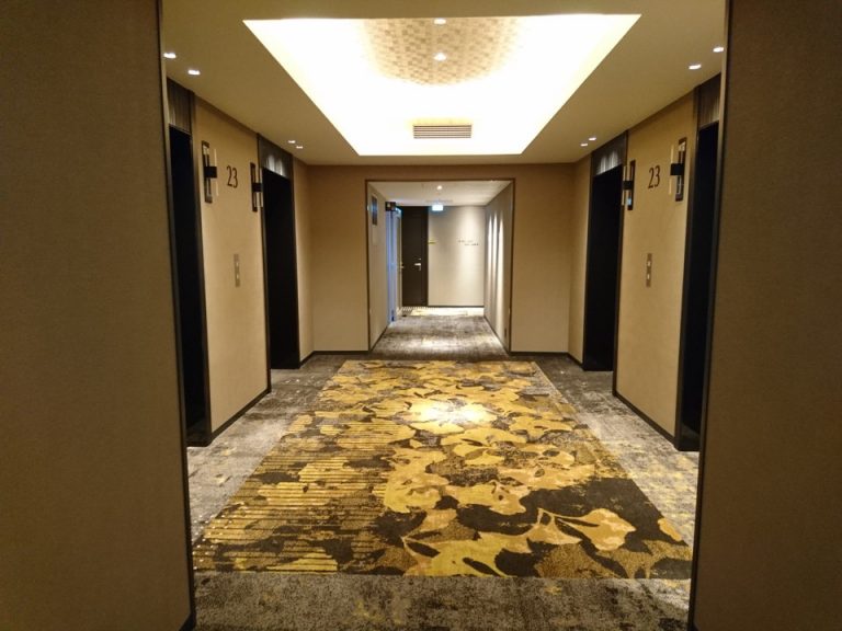客室階エレベーターホール