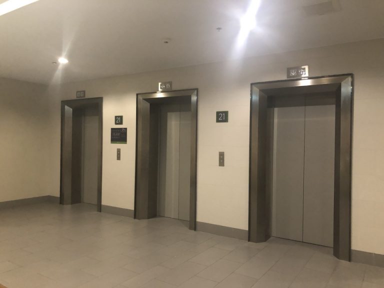 客室階エレベーターホール