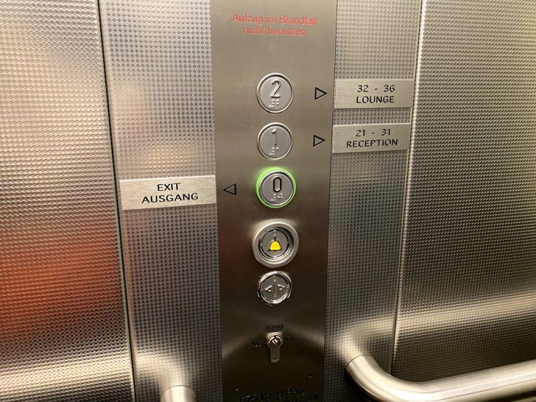 エレベータ階数ボタン2