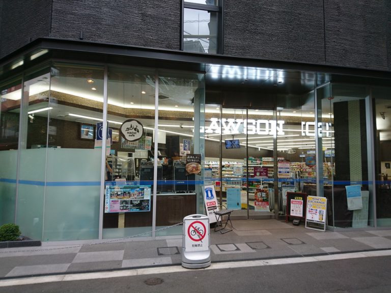 ホテル1階ローソン