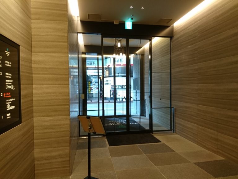 エントランス内観