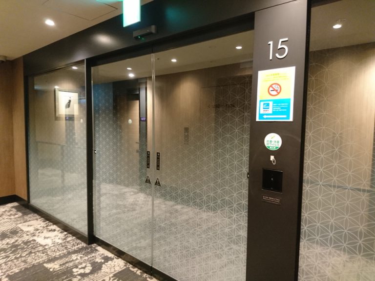 客室階エレベーター前