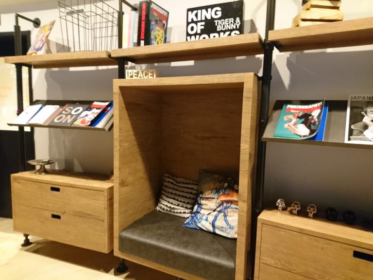 2階のベンチコーナー