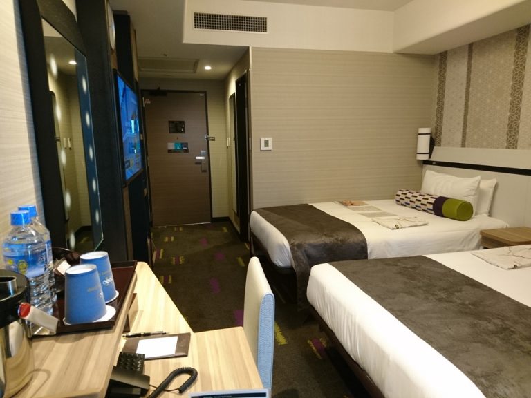 客室全体(入口方向)