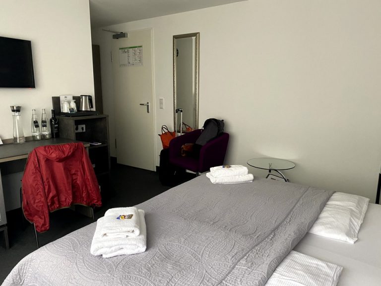 客室全体(窓際方向)1