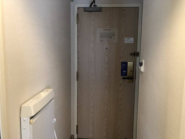 客室内からドア