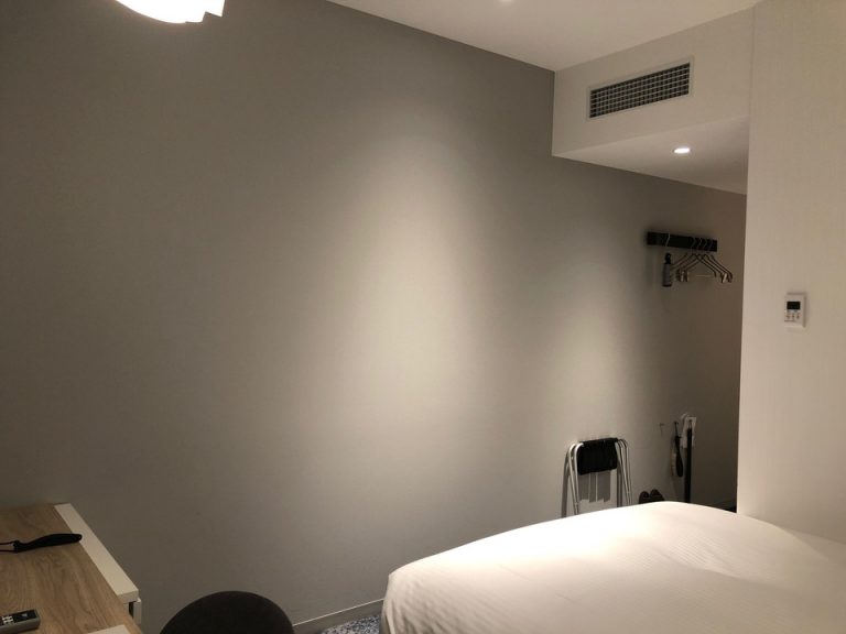 客室奥から部屋室内